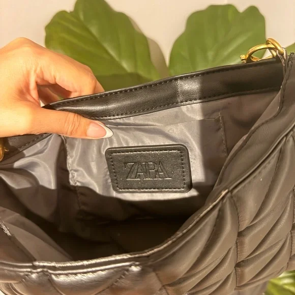 Zara Black Quilted Shoulder Bag with Gold Chain Strap - Picture 3 of 5